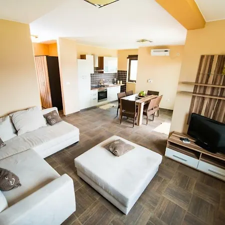 In With Balcony, Air Condition, Wifi, Washing Machine *