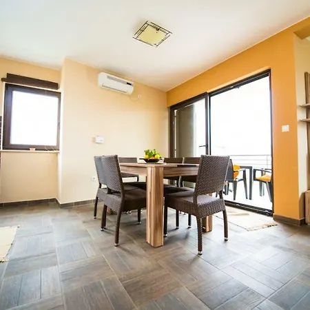 In With Balcony, Air Condition, Wifi, Washing Machine Διαμέρισμα