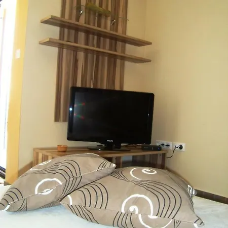 Διαμέρισμα In With Balcony, Air Condition, Wifi, Washing Machine Bibinje